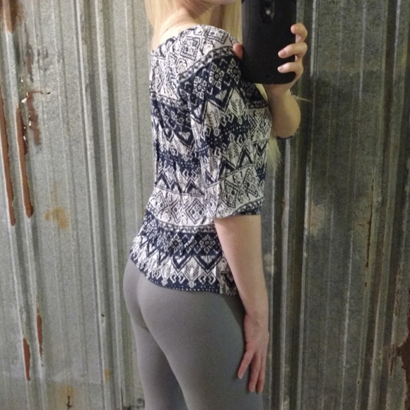 Crinkled 3/4 Sleeve Blue Rain Blouse - Picture 3 of 11